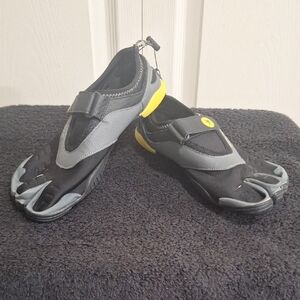 Body Glove Black/ Gray/ Yellow Barefoot 3T Toe Shoes -10